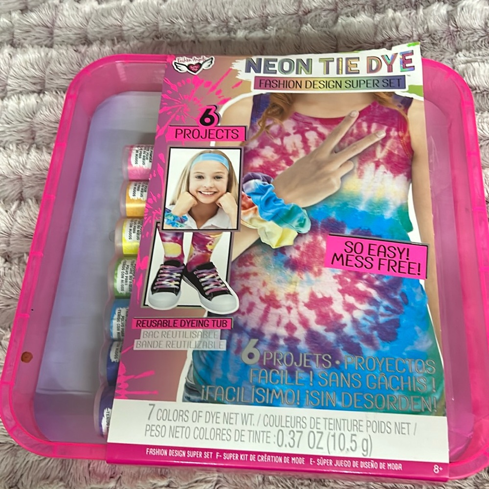 Neon Tie Dye 6 projects So Easy Mess Free